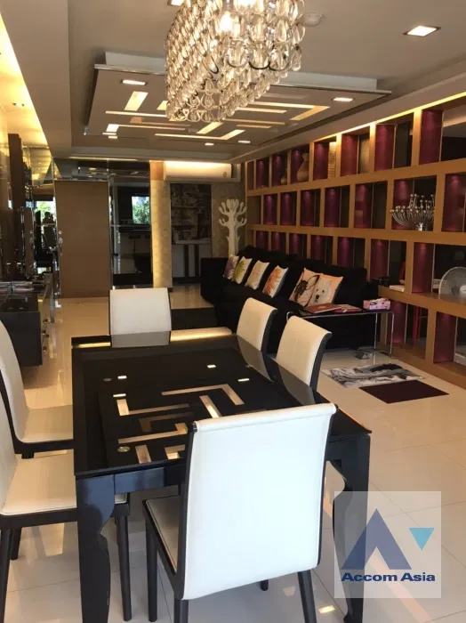 🔼🔽 AccomA 📩  3 BR Condominium @Pearl Garden (25058)