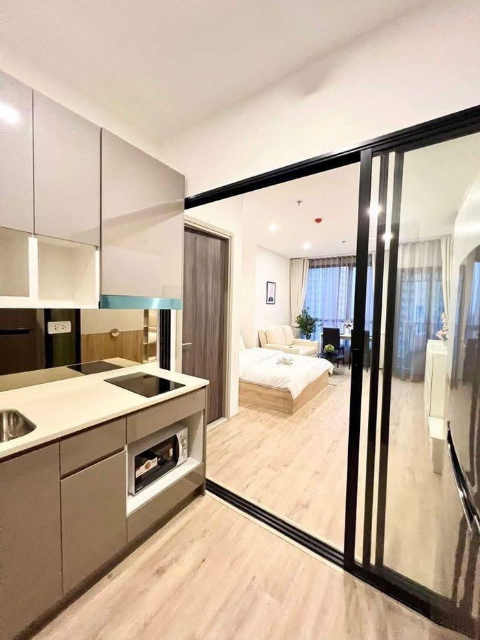 📌 Urgent‼️ For Rent – The Rich Rama 9 🏙 Luxury condo in a prime Rama 9 location 🚆 Connected to 3 train Beautiful room, fully furnished
