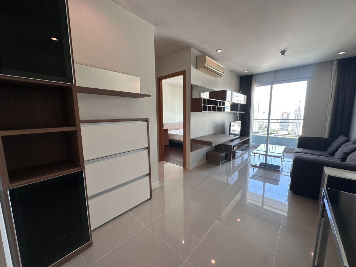 (FOR RENT ) Circle Condominium