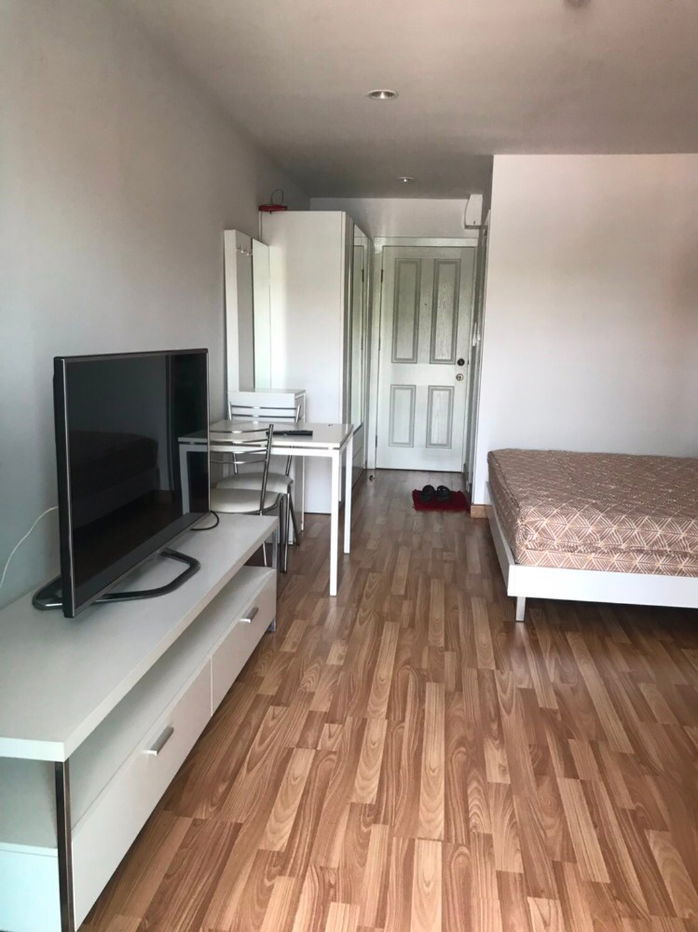 准备搬家 31 平方米公寓出租摄政之家 19. 55 英寸 3D 智能电视。