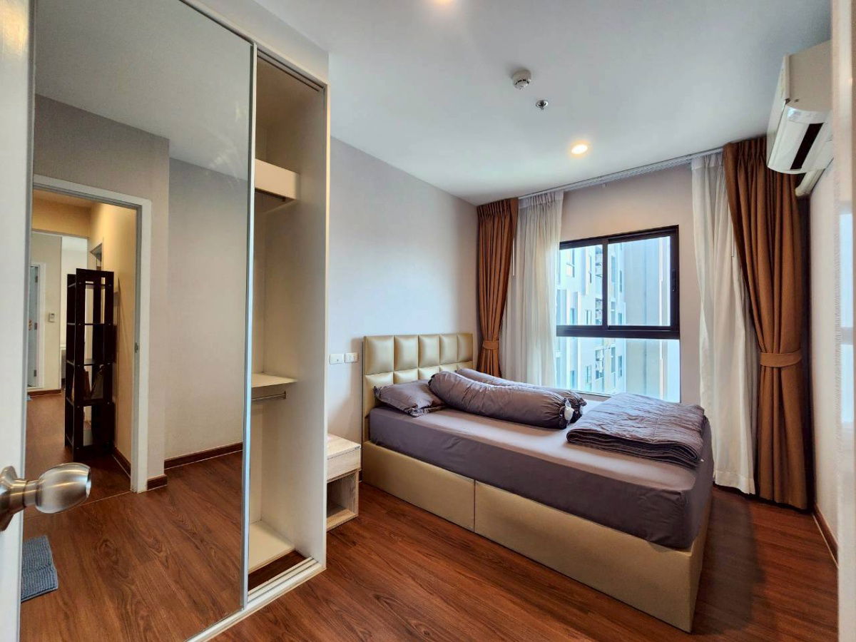 Plum Condo Central Station, prime location next to Central Westgate and MRT Bang Yai, fully furnished, ready to move in immediately.