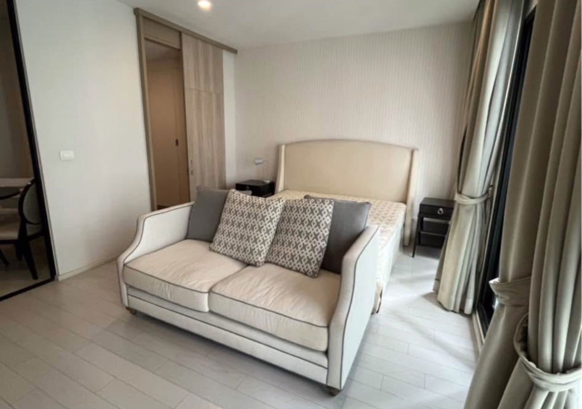 Noble                  Ploenchit