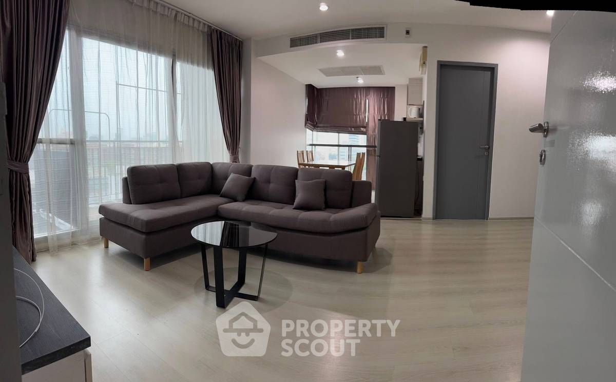 2-BR Condo at Life Ratchadapisek near MRT Huai Khwang (ID 2339899)