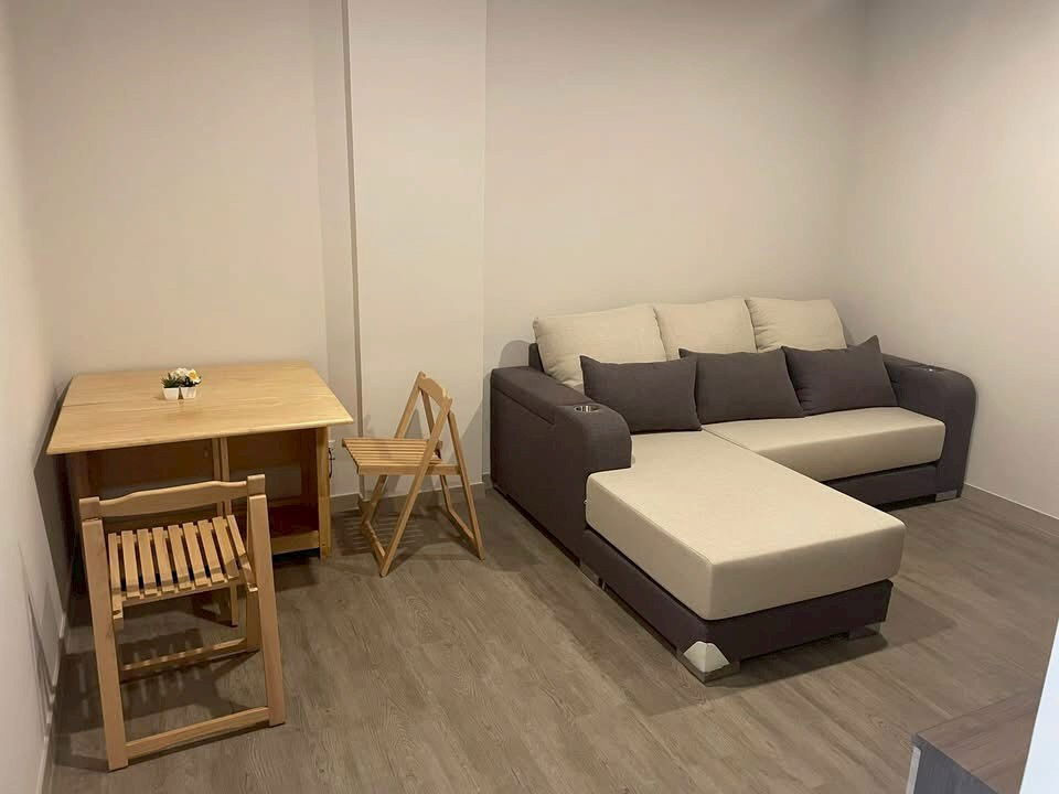 THE SHADE SATHON                     1