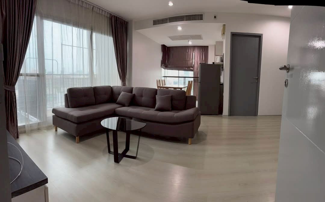 BC303 Condo for rent Life Ratchadapisek