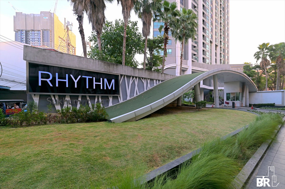 Rhythm Sukhumvit 44/1 💫 Available unit on the same floor as the garden 🌳 Near BTS Phra Khanong