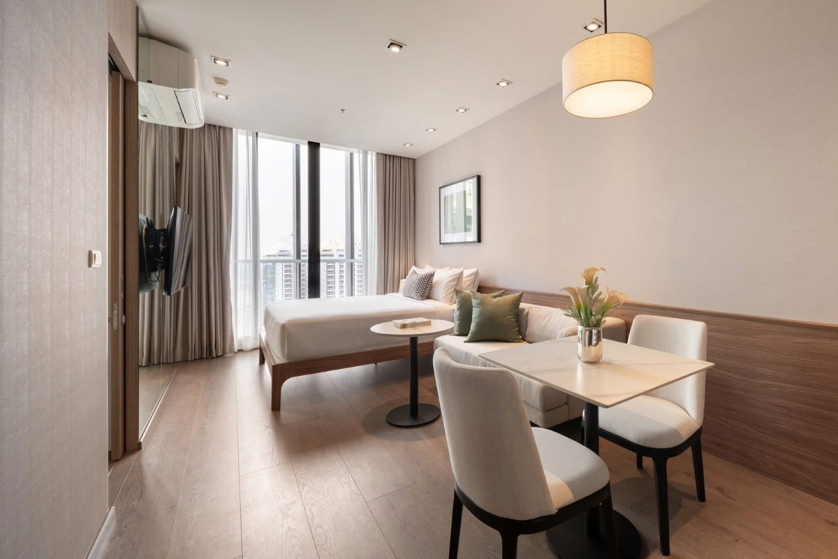 พาร์ค ออริจิ้น พร้อมพงษ์ ( พาร์ค 24 )