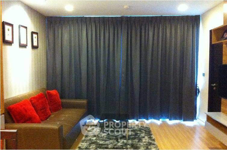 1-BR Condo at Sky Walk Residences near BTS Phra Khanong (ID 512997)