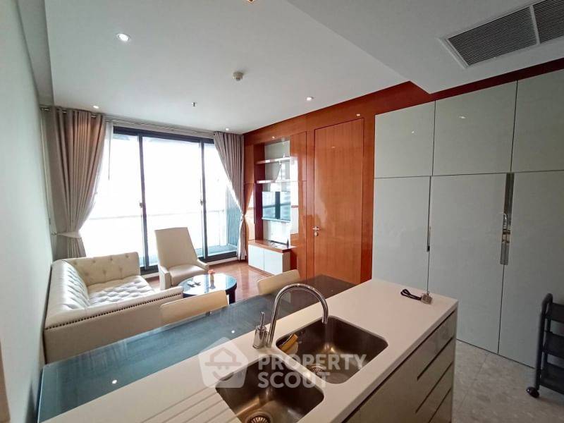 1-BR Condo at The Address Sukhumvit 28 near BTS Phrom Phong (ID 1091947)