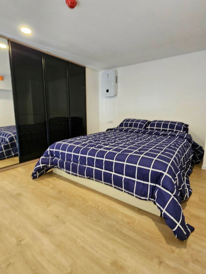 P1151 Condo for rent Siamese Rama9, Duplex room, size 37.5 sq.m. Beautiful room, fully furnished, with washing machine, ready to move in.