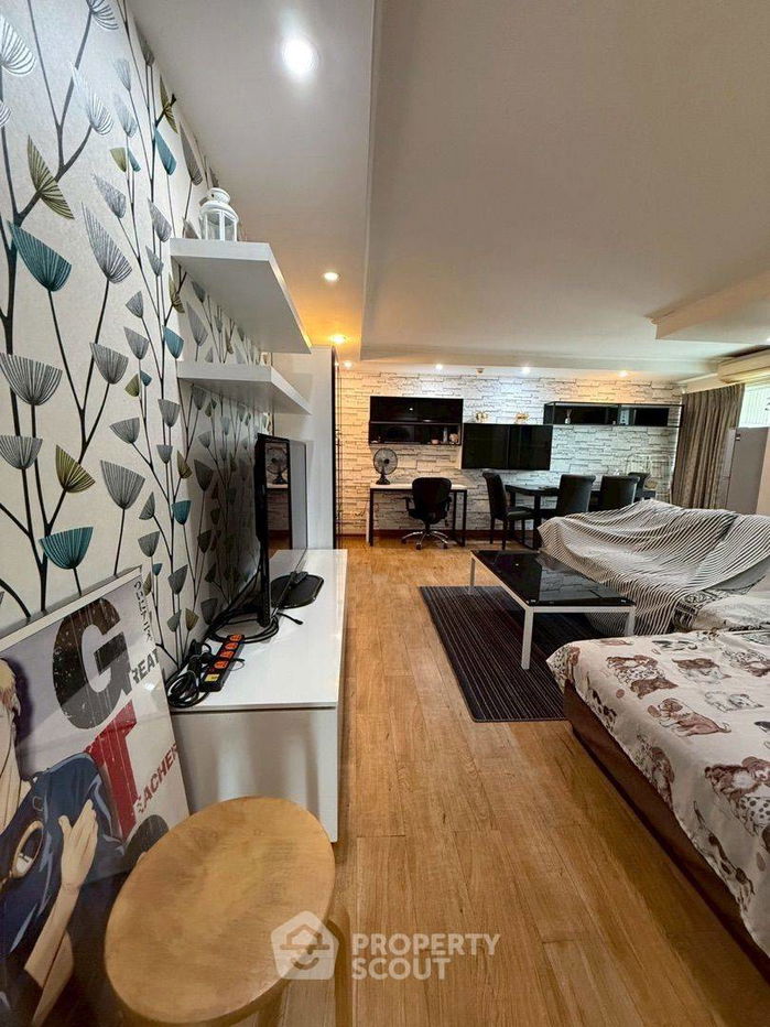 2-BR Condo at Zenith Place @ Sukhumvit Condominium near BTS Phra Khanong (ID 2350171)