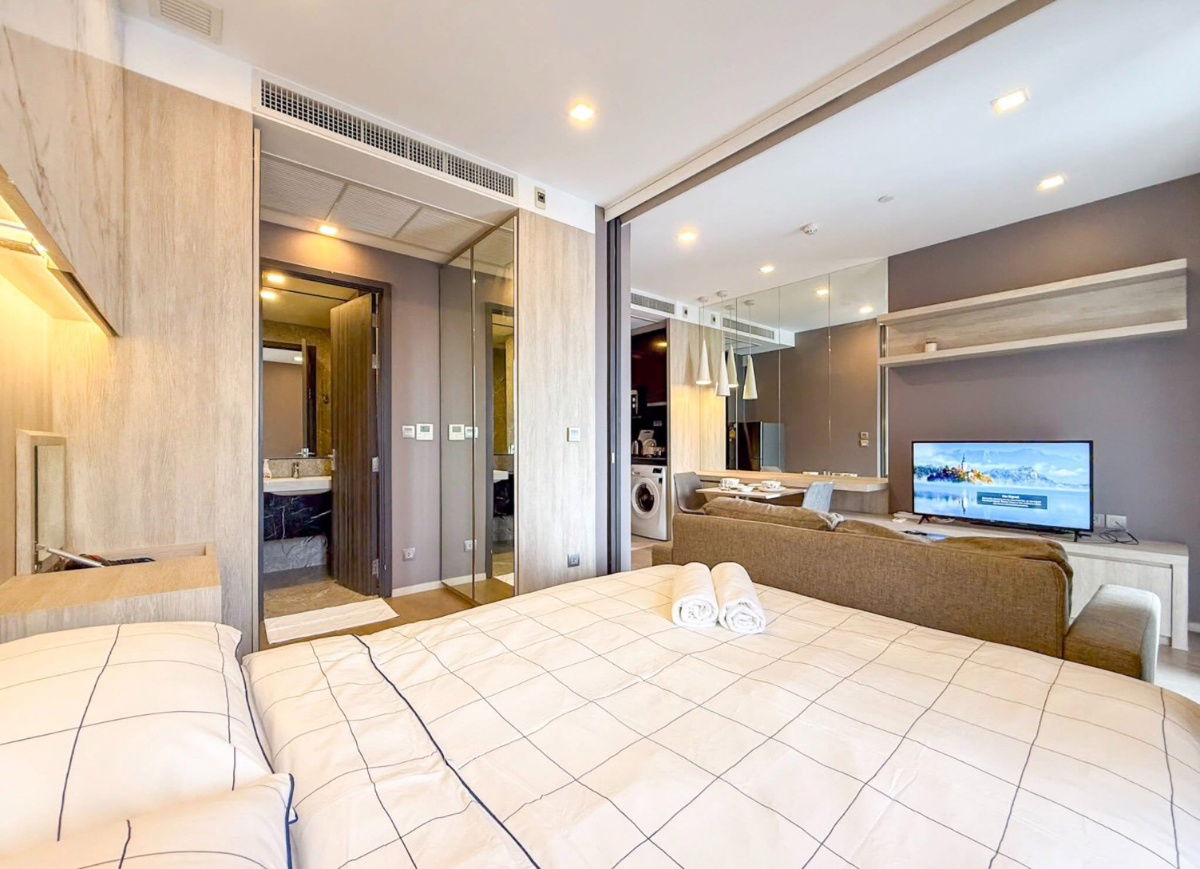 Ashton                         Asoke