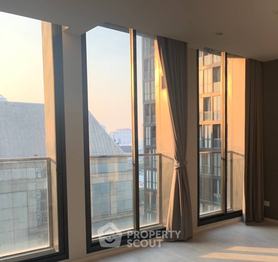 1-BR Condo at Noble Ploenchit near BTS Phloen Chit (ID 512007)