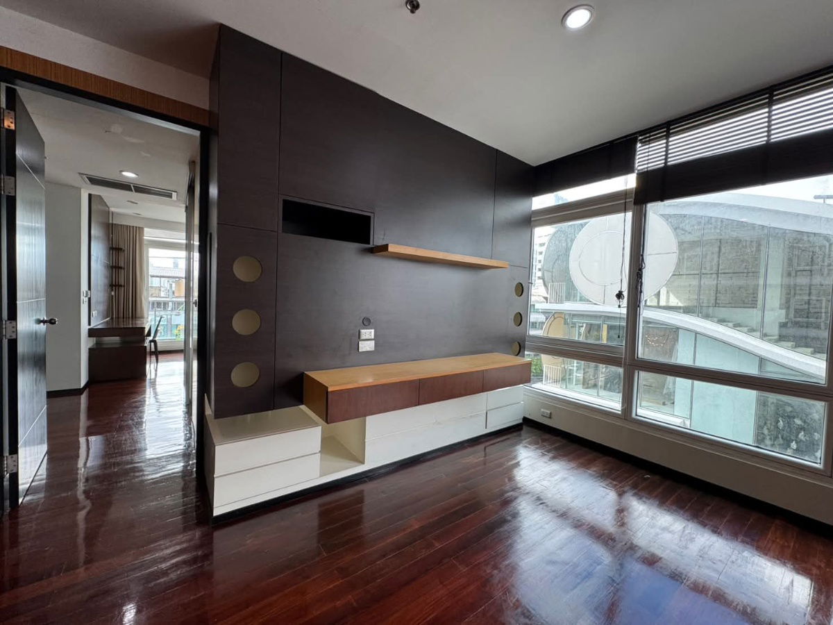 Condo For Rent // The Height Thonglor