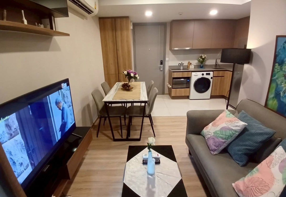 Taka Haus                    Ekkamai