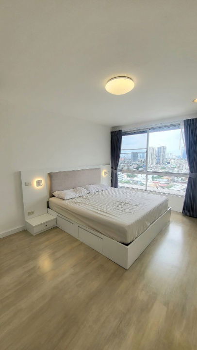 ST318 For Rent – Bangkok Garden Condo, Narathiwas 24 Spacious 2-bedroom unit in a resort-style condominium with full facilities.