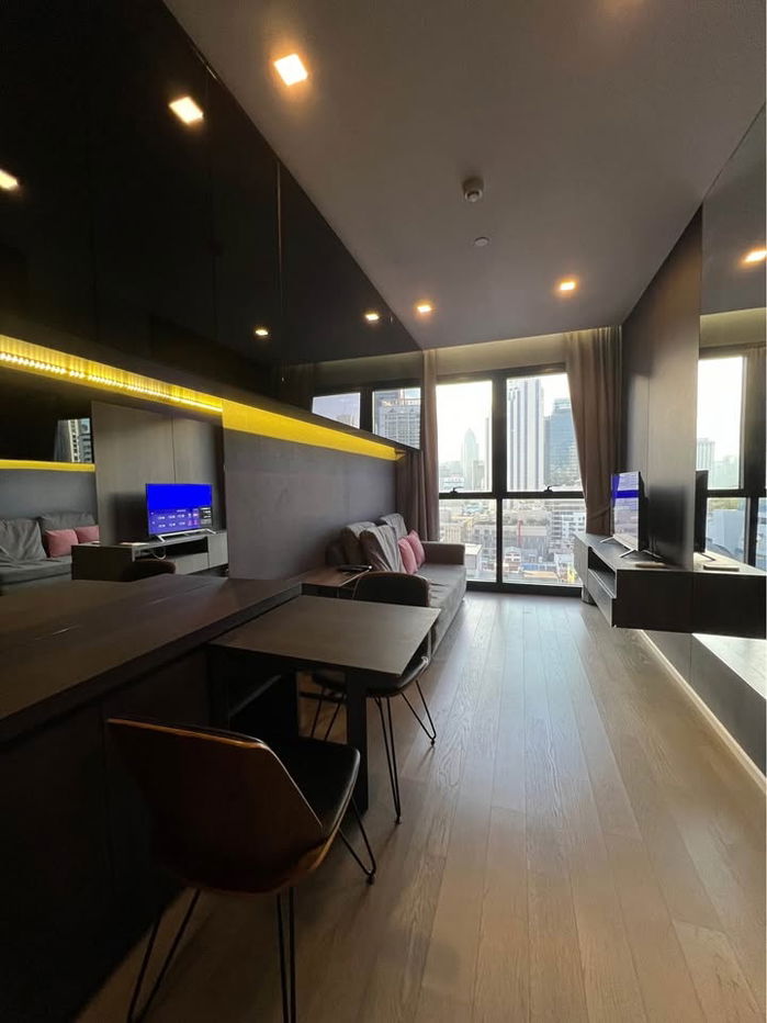 ashton Asoke တွင် ပရိဘောဂအပြည့်အစုံပါသော အိပ်ခန်းတစ်ခန်း ငှားရန်ရှိသည်။