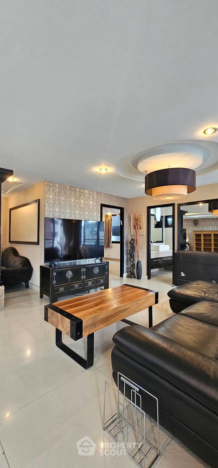 2-BR Condo at Baan Prompong Condominium near MRT Phetchaburi (ID 549174)