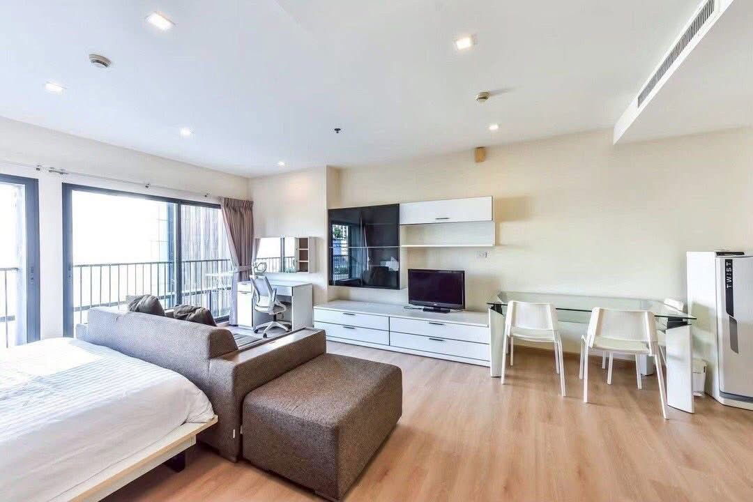 P0309 For Rent Noble Remix Condominium Fully furnished studio in the heart of Sukhumvit, directly connected to BTS Thong Lo station
