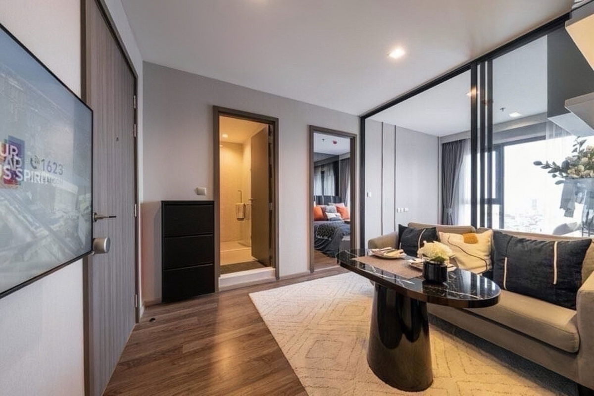 Modern Condo in Prime Location | Fully Furnished | BTS & Malls in Walking Distance