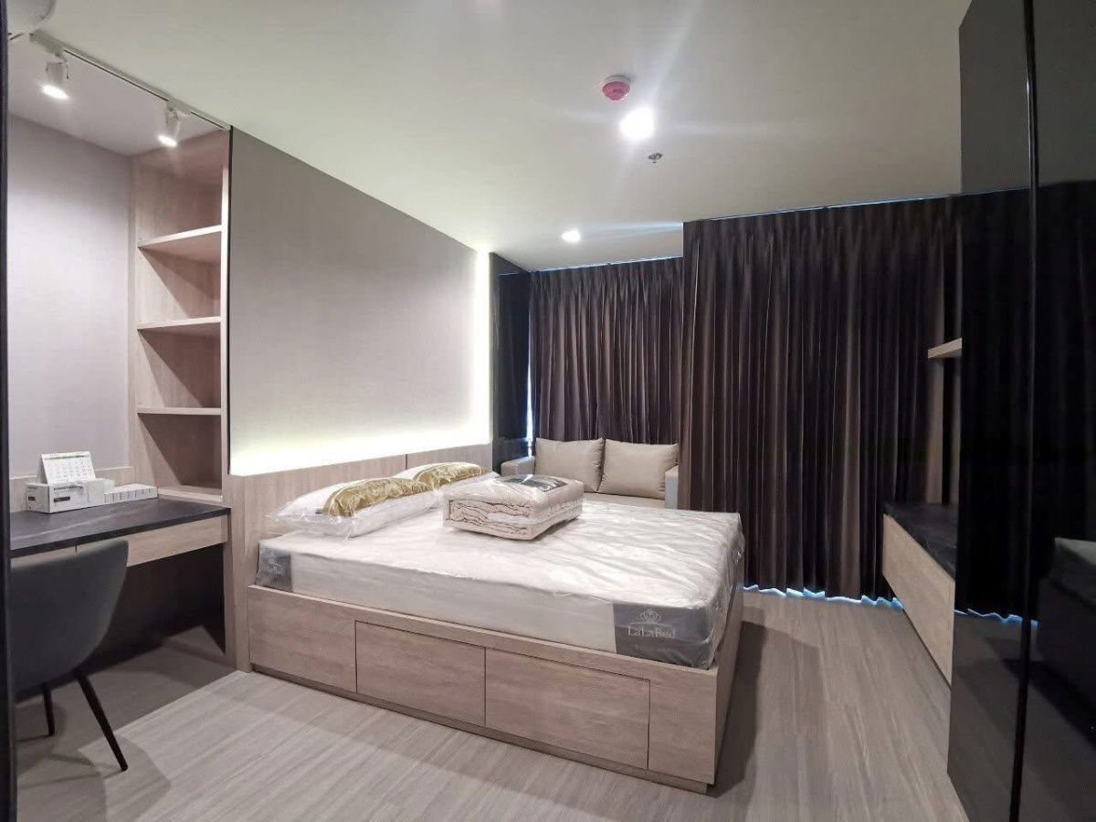 Life                     Ladprao