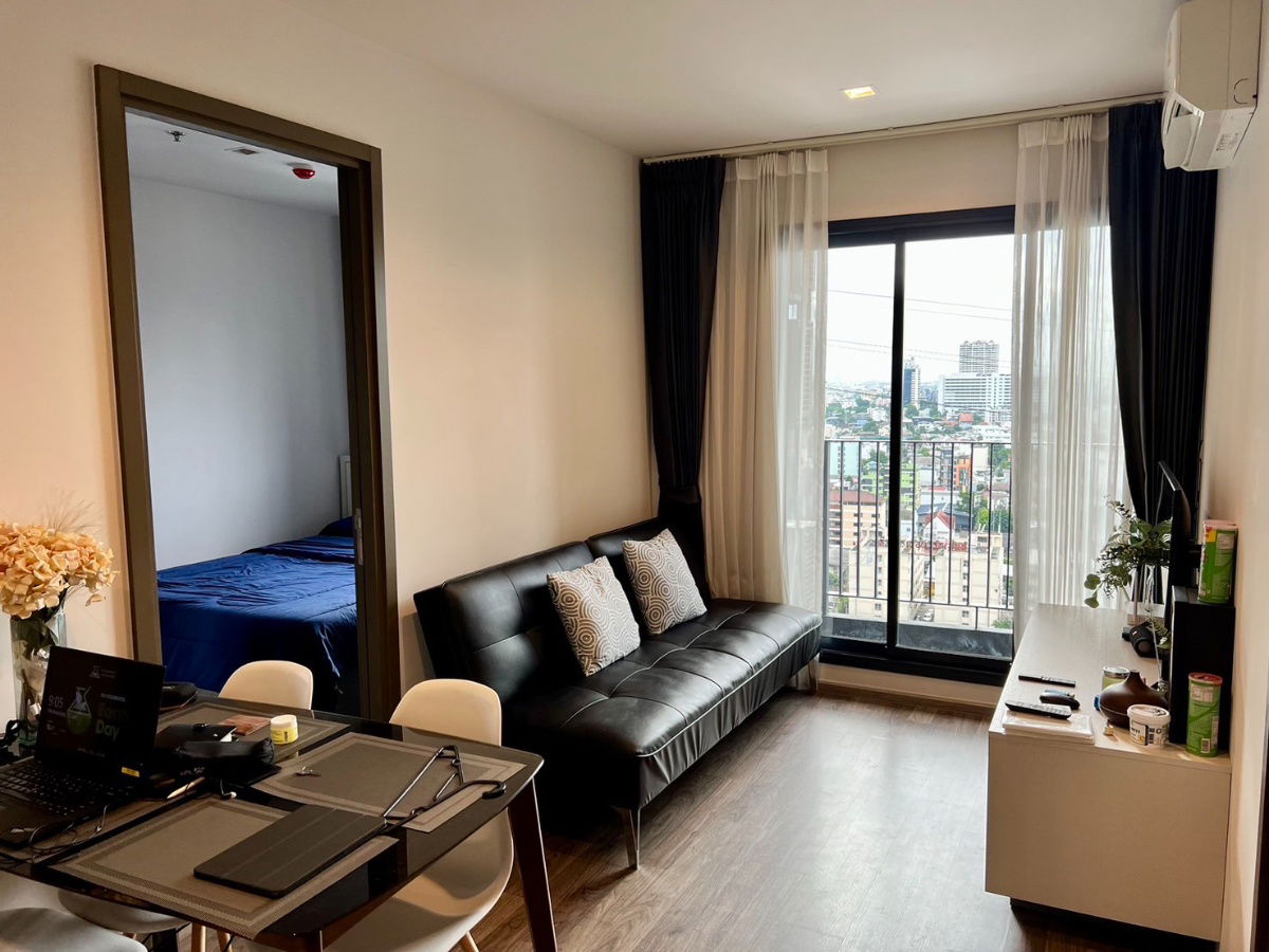 Modern Condo in Prime Location | Fully Furnished | BTS & Malls in Walking Distance