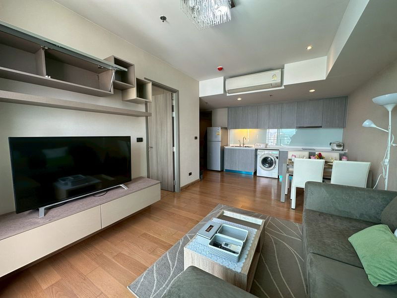 是拉差滨海湾前公寓出租，房间漂亮，家具齐全，可入住