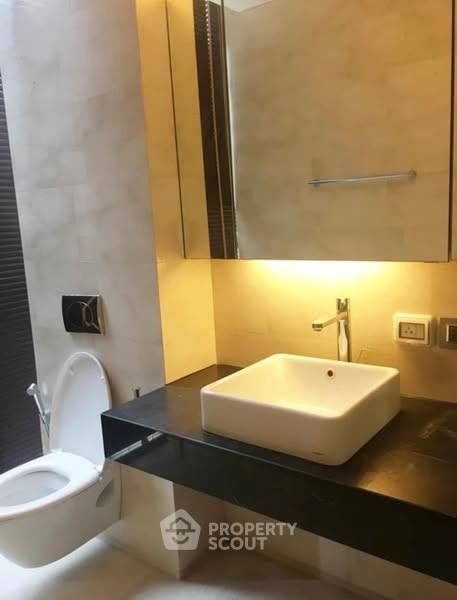 1-BR Condo at Saladaeng Residences near MRT Si Lom (ID 2356434)