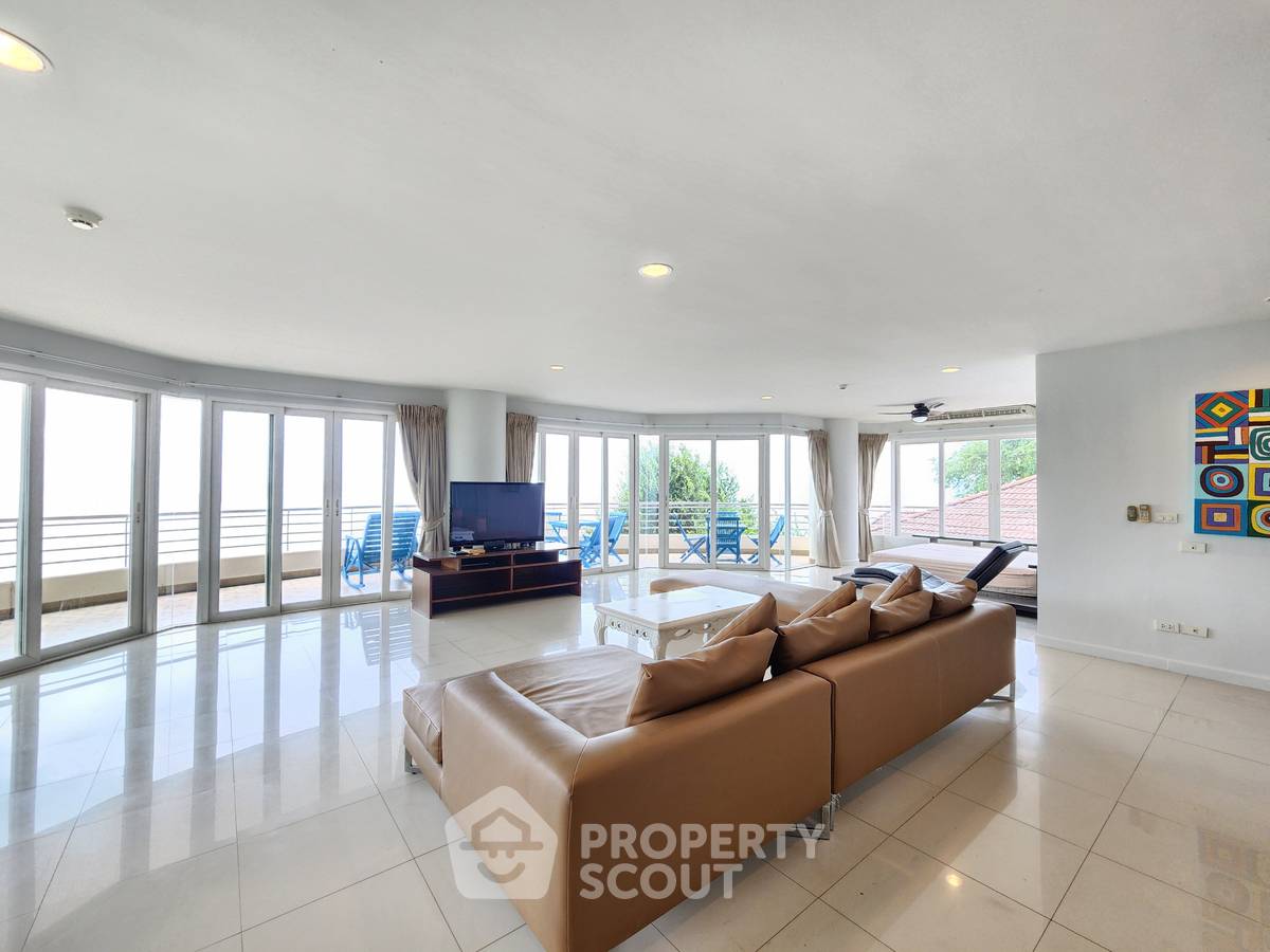 4-BR Condo at Baan Hansa Condo close to Cha-Am Beach (ID 1883541)