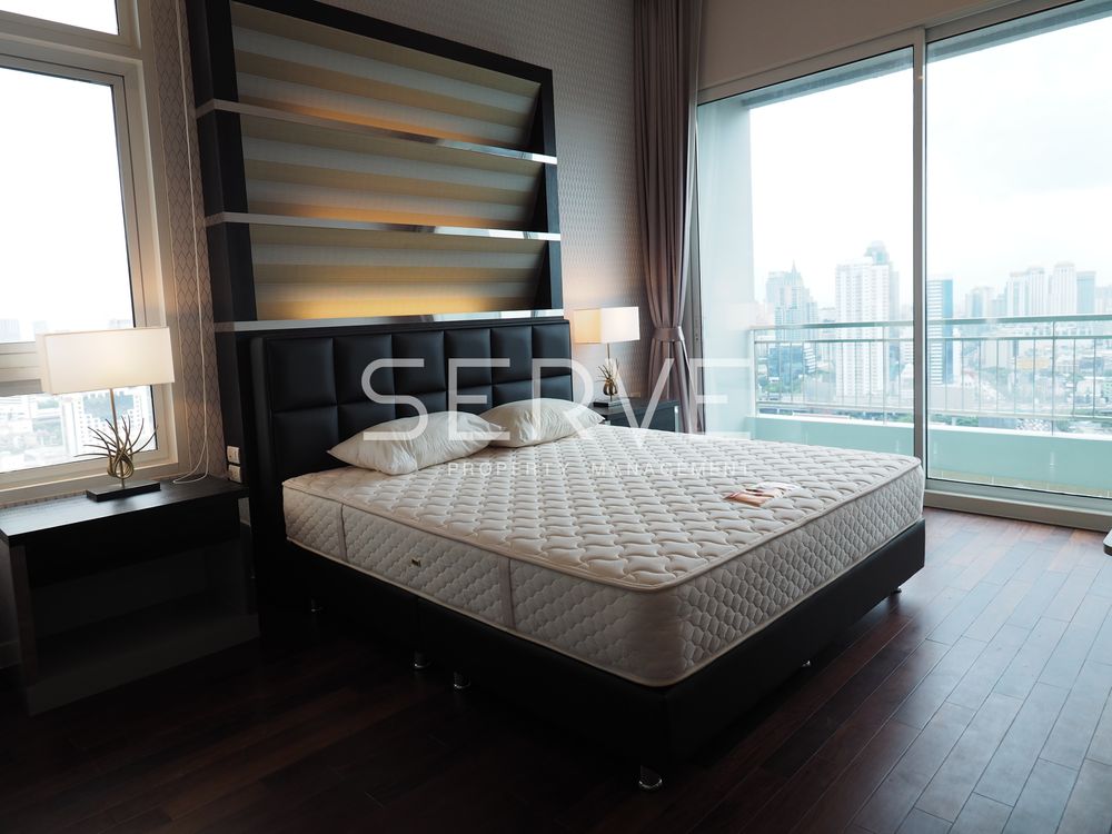 Large Room 3 Beds 3 Baths With Bathtub Good Location Close to BTS Nana 800 m. / Condo For Rent-Circle Condominium