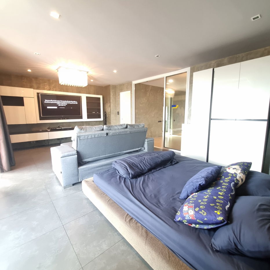 Happy condo101 1 bed 70sqm. 2 bth big space pls add line :paolin1