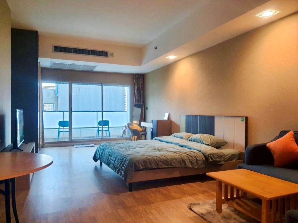 South-facing balcony, airy atmosphere, Baan Nonzee Condominium