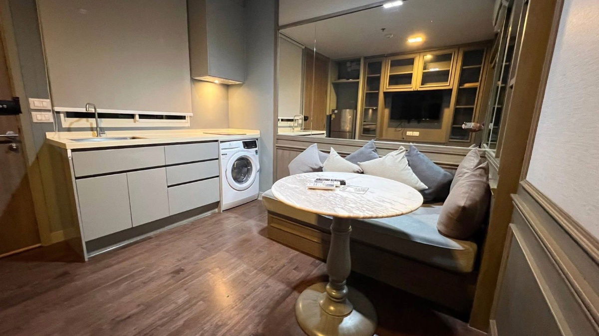 出租 💥 A Space ID Asoke-Ratchada 💥 房间很漂亮，可随时入住，装修精美，家具齐全。