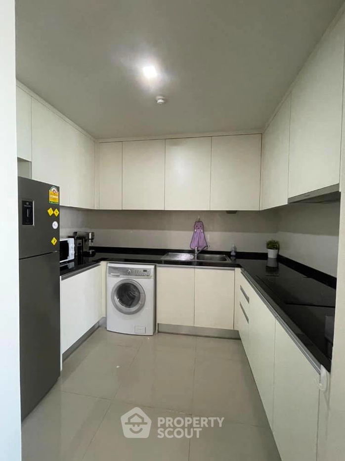 2-BR Condo at O2 Hip Condominium near BTS Phloen Chit (ID 1930502)