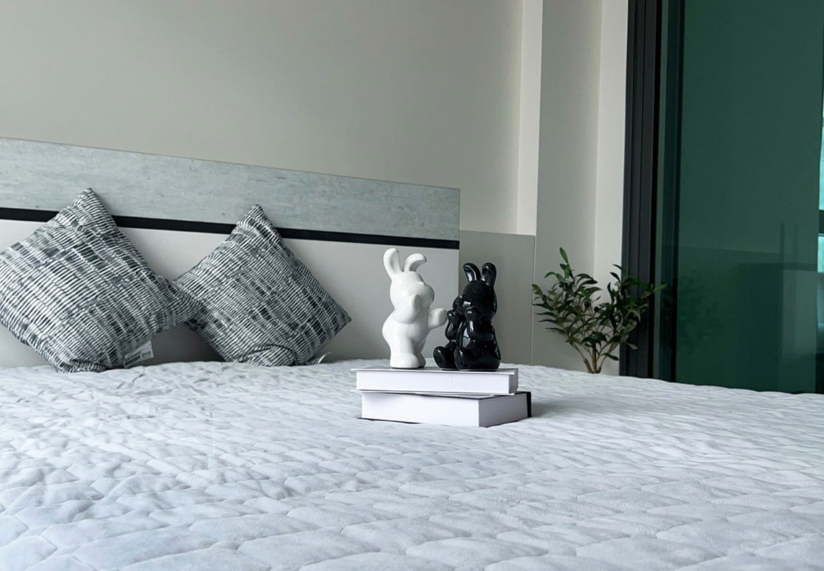 For rent: Rhythm Rangnam, beautiful, good location, ready to move in, near BTS Victory Monument. Interested? Add me on Line @841qqlnr