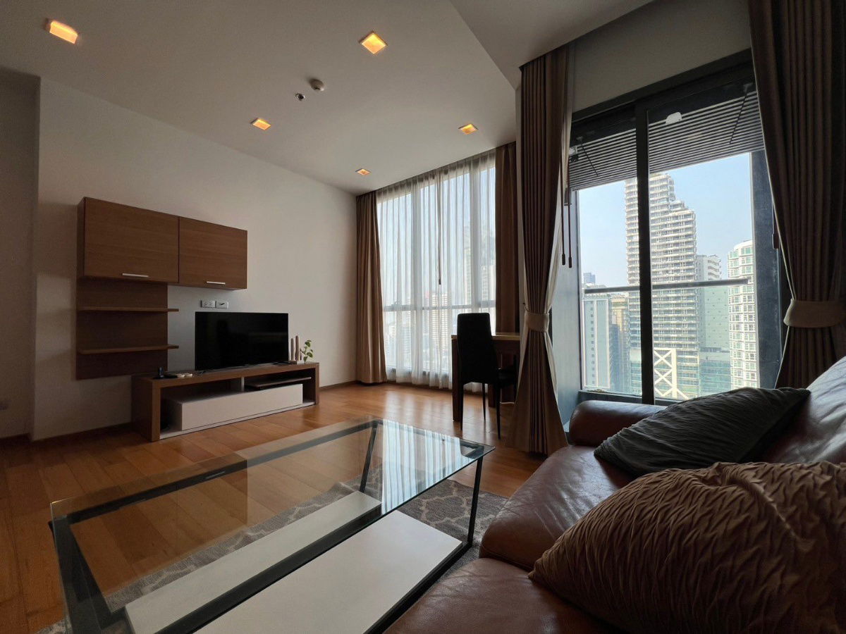 For Rent : Condo Hyde Sukhamvit 13 near BTS Nana *Nice, Big Room*  at Line: @homefinder
