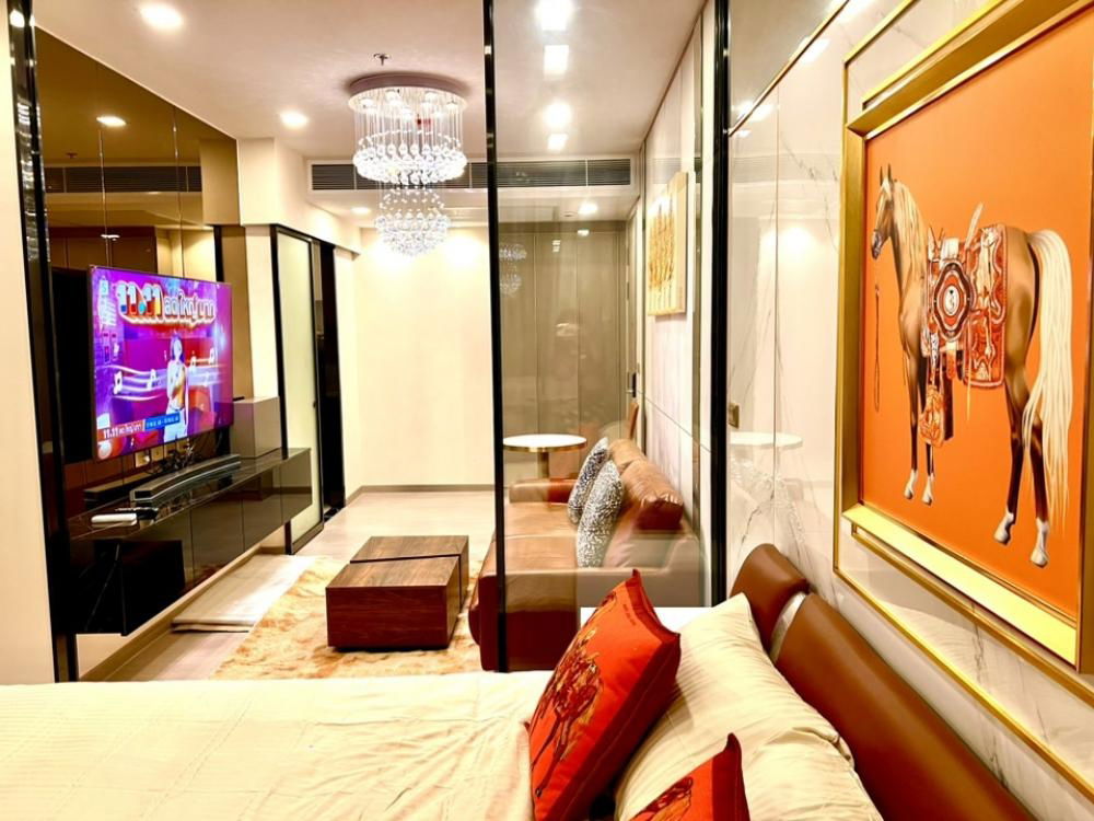 🏙️ **One 9 Five: Luxurious Condo in the Heart of the City, Experience Convenience Every Day**