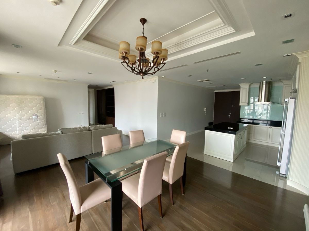 Code: KJ9357  for rent The Lakes // Line ID: @kjcondo (with @) //