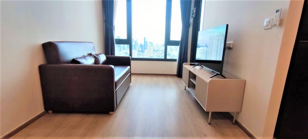 Available for rent: Life Rama 4 Asoke, Duplex room, fully furnished, complete with electrical appliances. Chao Phraya River view