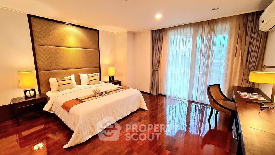 2-BR Condo at Piyathip Place near BTS Phrom Phong (ID 2342349)