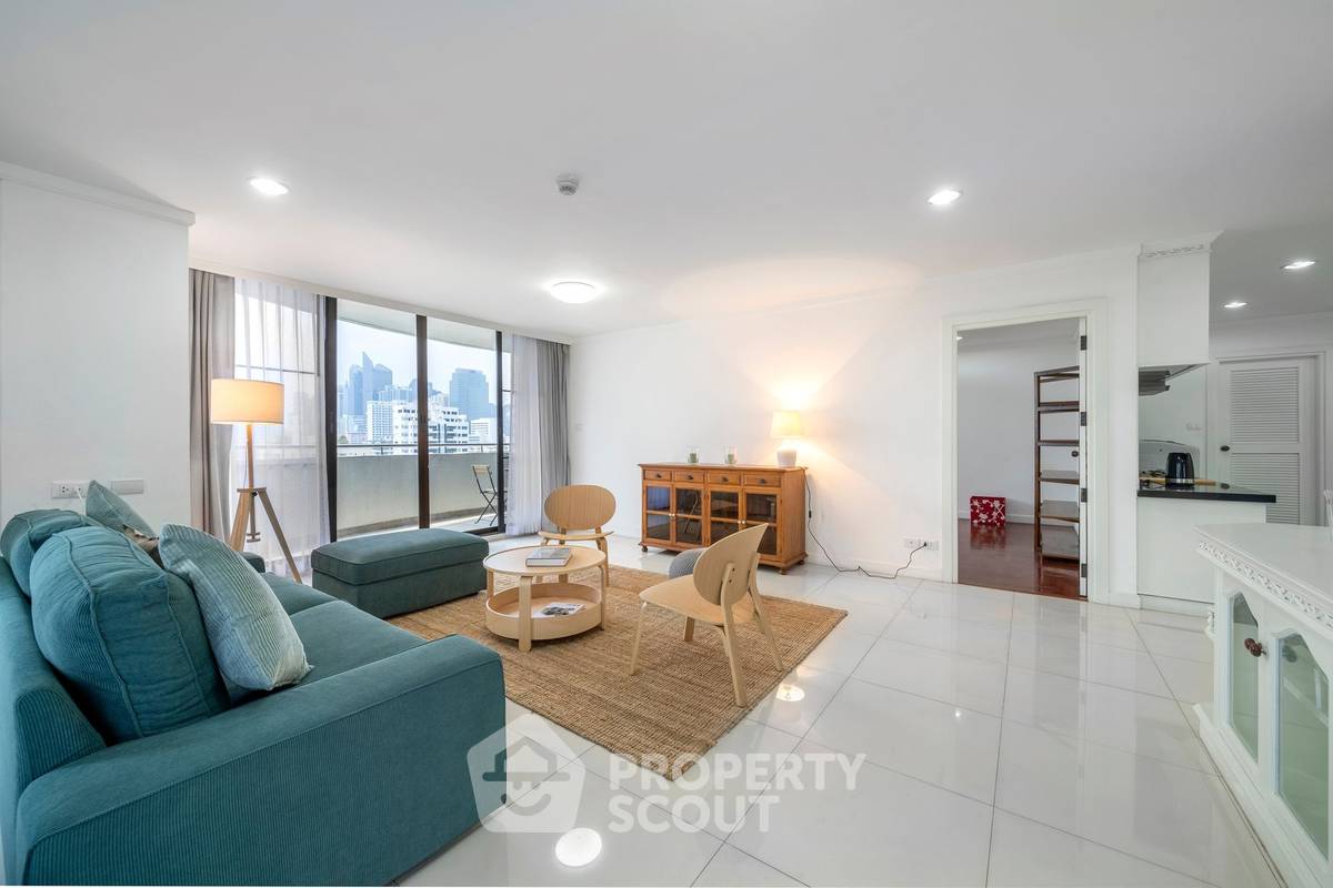 2-BR Condo at Supalai Place Sukhumvit 39 near BTS Phrom Phong (ID 995097)