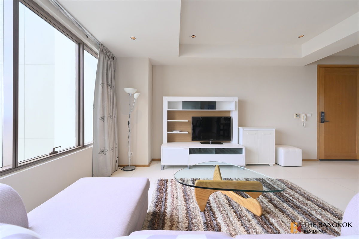 The Emporio Place 💫 High-Floor Unit with Good View 🌃 Near BTS Phrom Phong