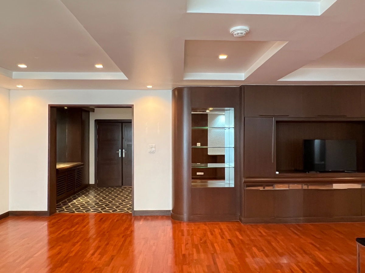 President Park Sukhumvit24 - 3beds 3baths 223sqm. 65,000 Available now