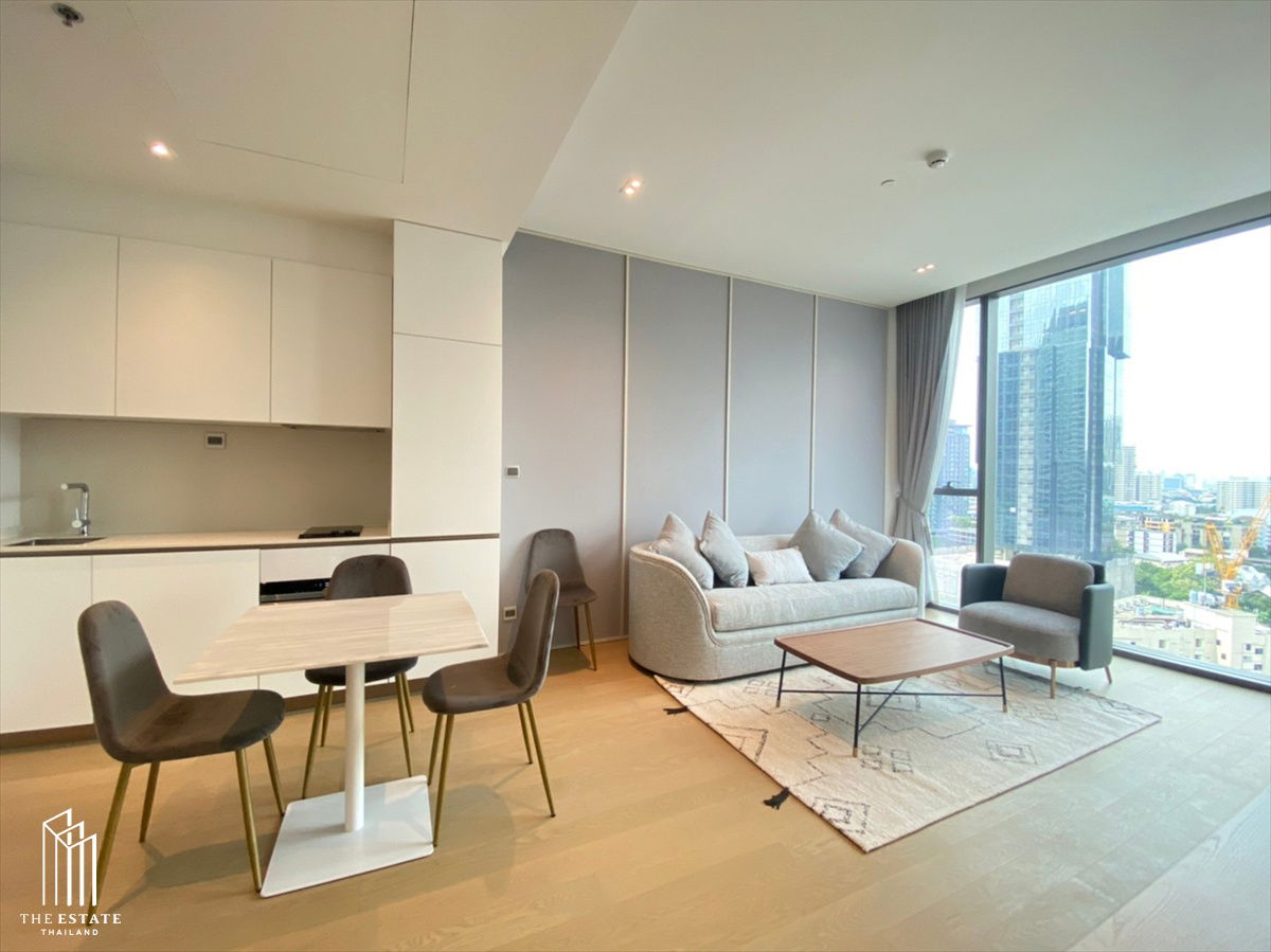 For rent The Strand Thonglor, unobstructed view of Thonglor BTS station. Airy and relaxing, even in the heart of the city. @70,000 Baht