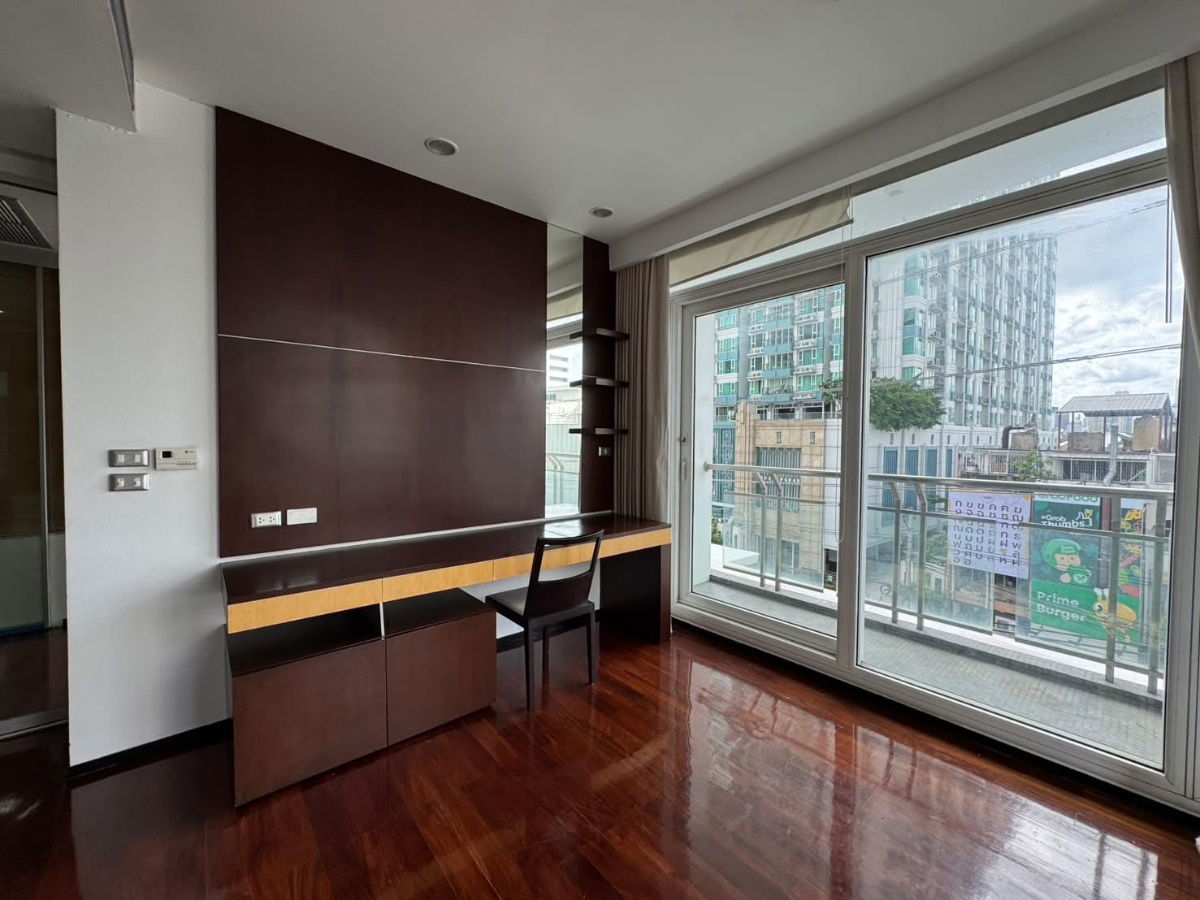 ST344 For Rent: The Height Thonglor (BTS Thonglor) Discover refined living in the heart of Thonglor.