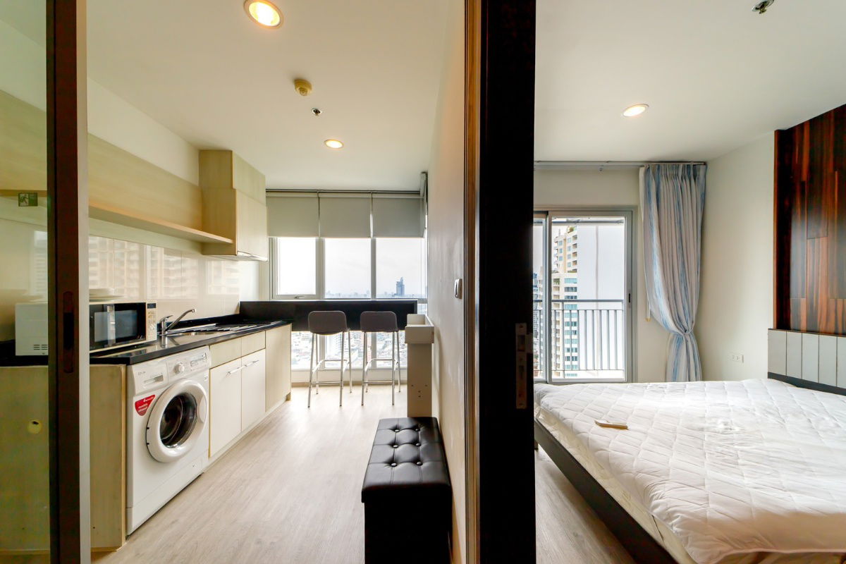 🧳 Rhythm Sathorn – Narathiwas Condo, Fully Furnished, Near BTS Chong Nonsi ✨