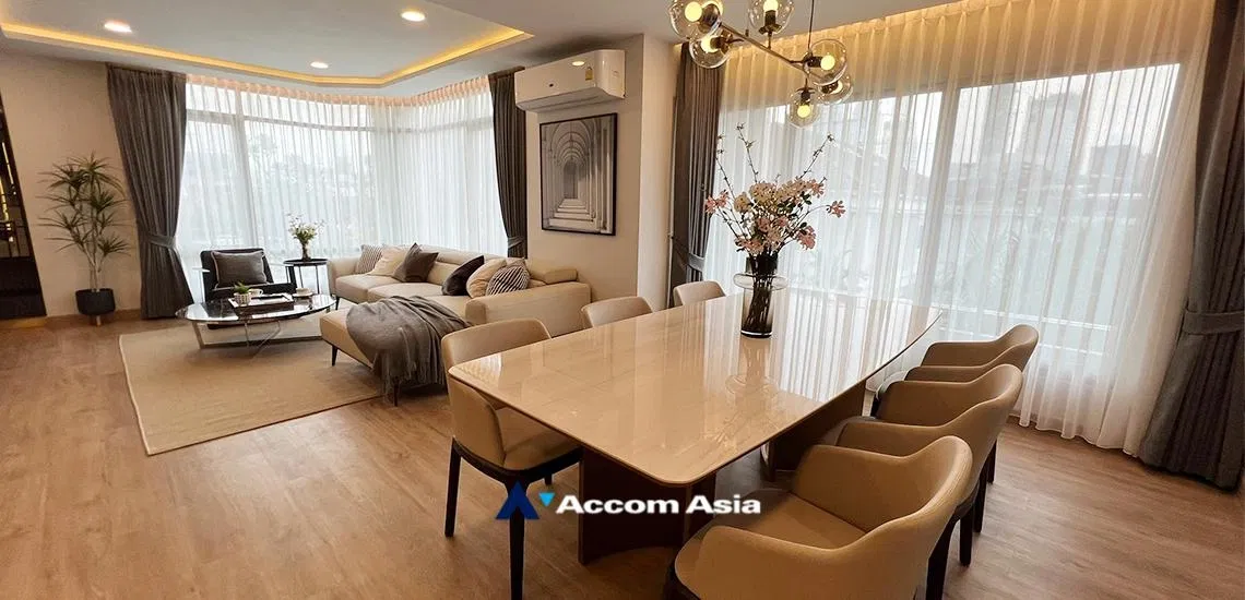 🔼🔽 AccomA 📩  3 BR Condominium @Navin Court (AA32243)