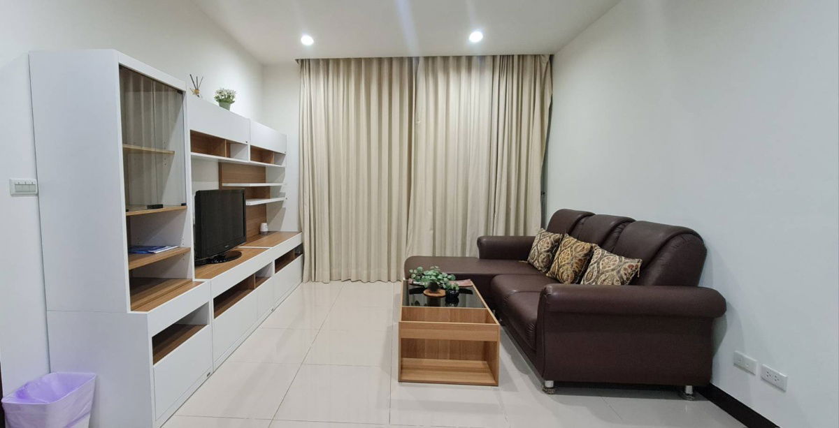 The Prime 11  condo 1 bedroom 52sqm sukumvit 11 full furniture nice decor