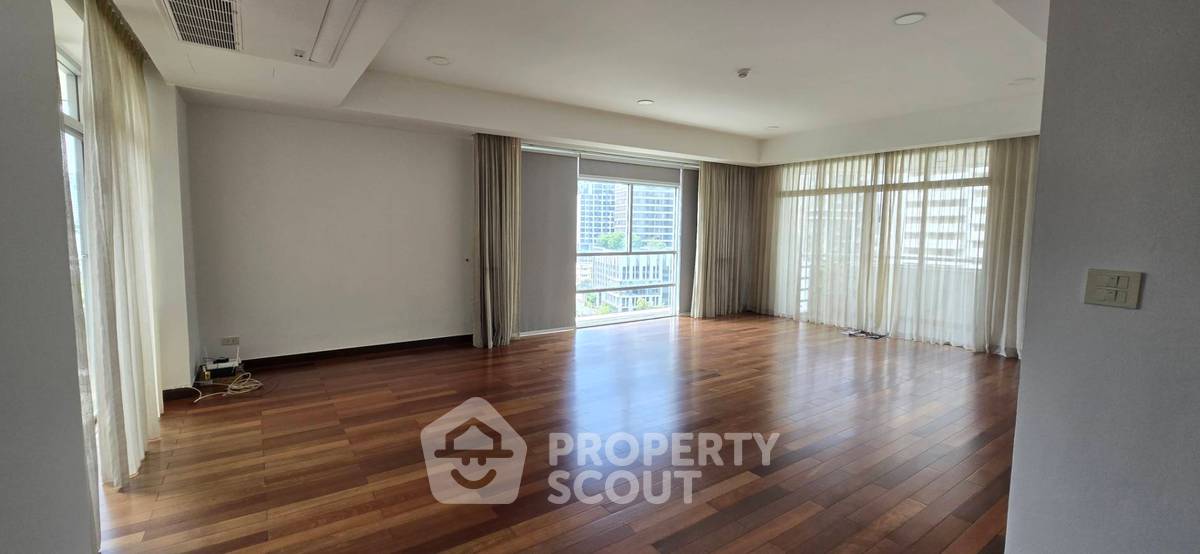 3-BR Condo at La Cascade Condominium near BTS Ekkamai (ID 2224082)