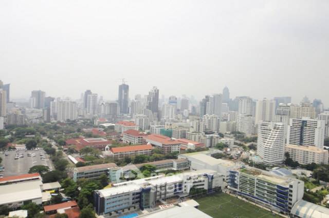 1-BR Condo at Villa Asoke near MRT Phetchaburi (ID 510018)